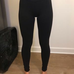 Black full leangth Ivivva leggings